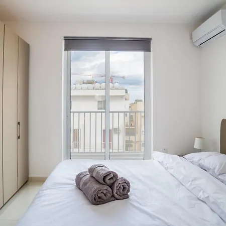 Bnbnova - Private Penthouse With Terrace Spinola Bay Apartment